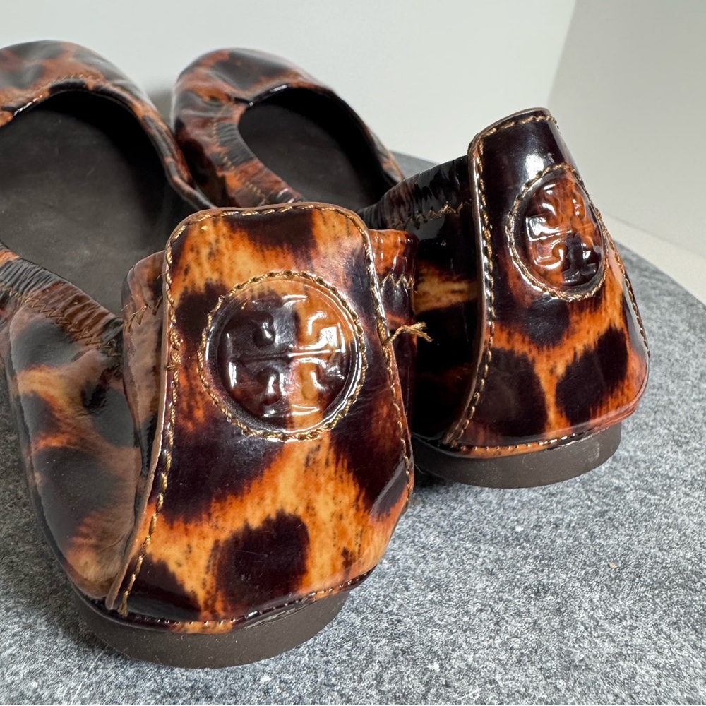 Tory Burch Eddie Leopard Print Patent Leather Ballet Flats 6.5 - Picture 2 of 12